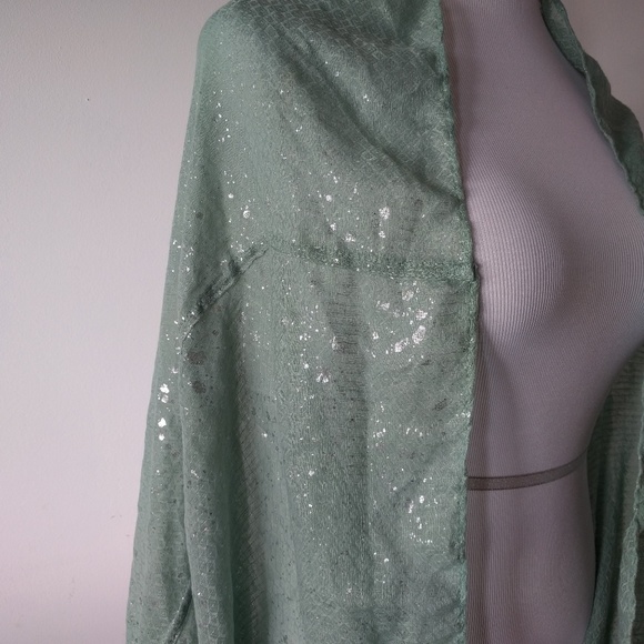 ❎ *Sold* Mint Green Silver Circle Infinity Scarf - Picture 4 of 7